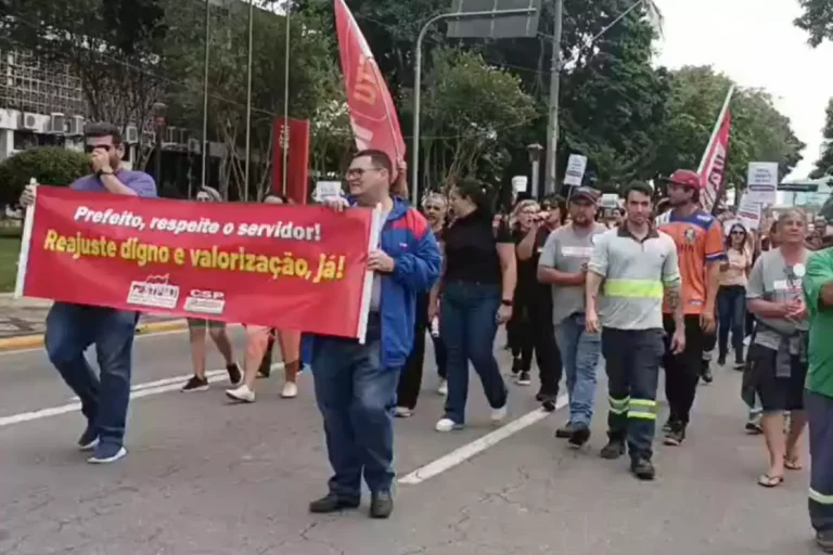 Servidores de Jacareí protestam por reajuste