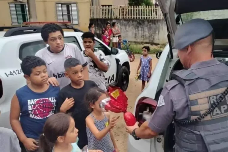 PM distribui ovos de Páscoa em Jacareí