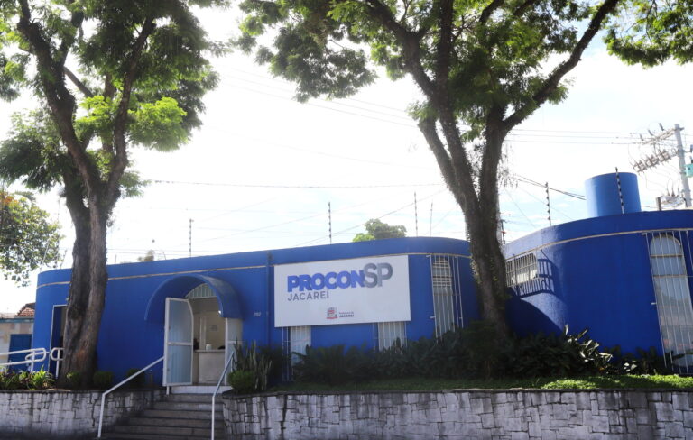 Procon de Jacareí orienta moradores sobre desconto indevido no INSS