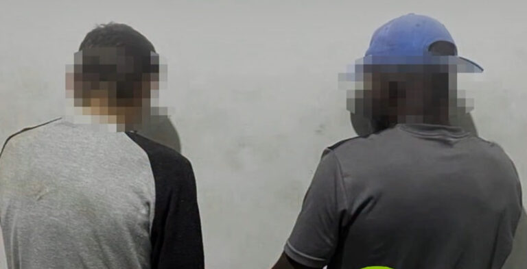 Dupla flagrada por imagens de câmeras de segurança furtando propriedade é detida e liberada em Jacareí