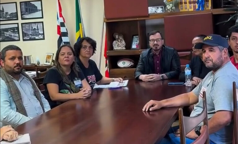 Após reunião com Prefeito Celso, servidores encerram greve em Jacareí